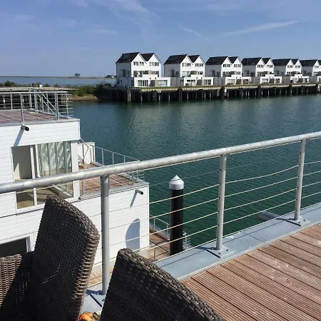 Hébergement de vacances Schwimmendes Ferienhaus Hausboot Antares One By Seeblick Ferien Oro *