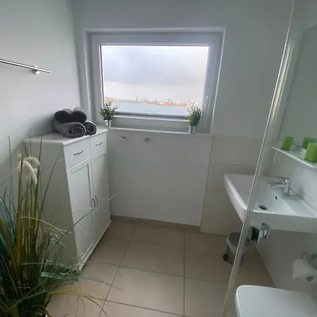 Hébergement de vacances Schwimmendes Ferienhaus Hausboot Antares One By Seeblick Ferien Oro *