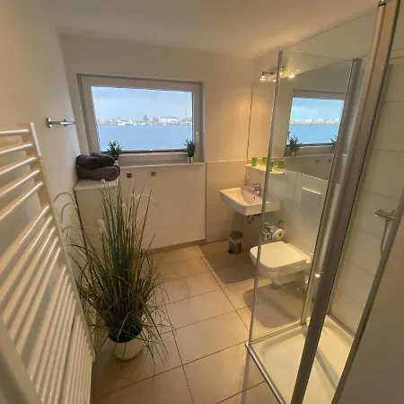 Schwimmendes Ferienhaus Hausboot Antares One By Seeblick Ferien Oro Hébergement de vacances Olpenitz
